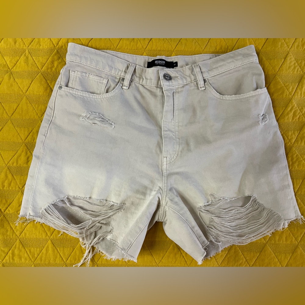 Hudson distressed cream denim jean shorts size 31.